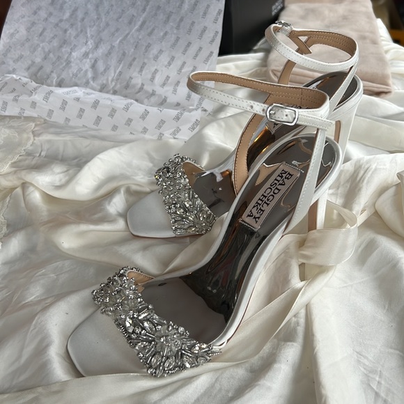 Rider Stiletto Heel Size in White Satin - Picture 9 of 17